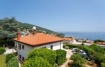 Perla Holiday Home