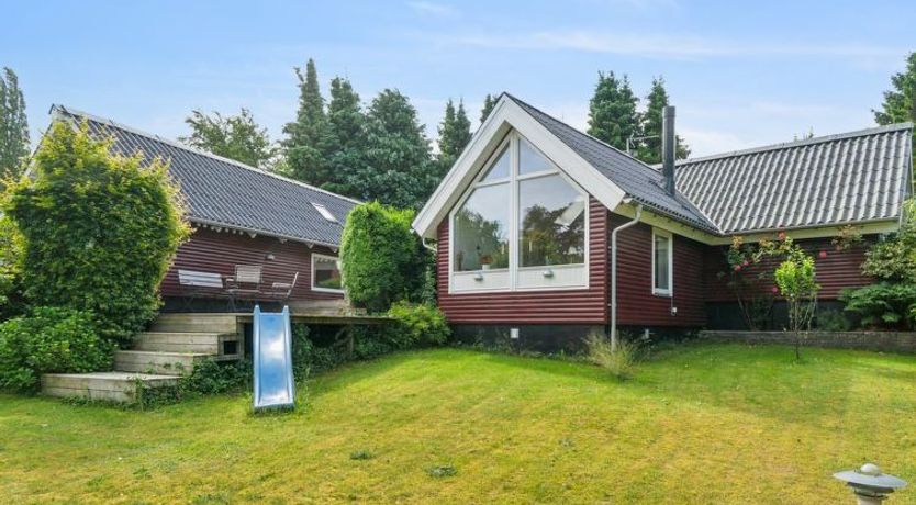 Photo of "Helfrida" - 925m from the sea