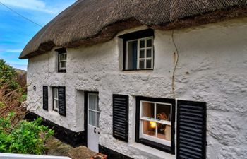 Lewcott Holiday Home