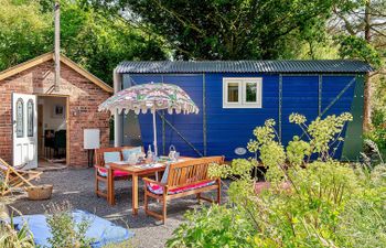 Shrawardine Train Carriage Holiday Home