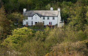 Lower Aylescott Farmhouse Holiday Home
