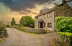 Photo of the-shires-at-alstonefield