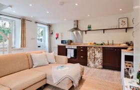 Photo of courtside-cottage
