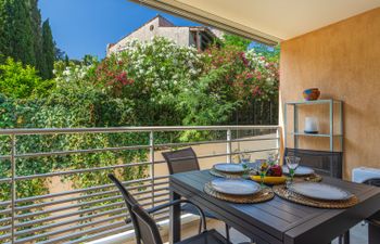 151 Bay Street Apartment 2 Holiday Home