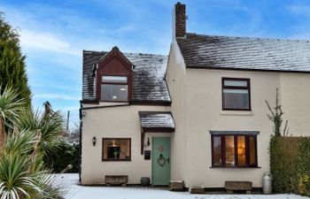 Kingsley Hollows Cottage Holiday Home