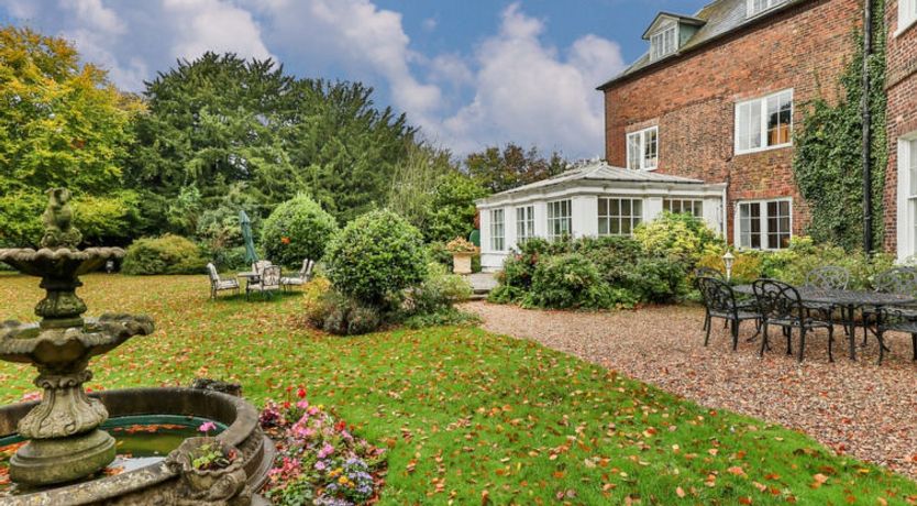 Photo of Walcot Hall