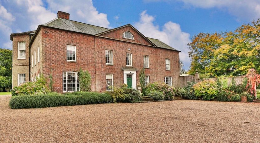 Photo of Walcot Hall