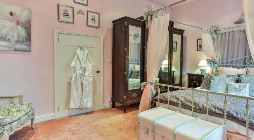 Photo of Walcot Hall