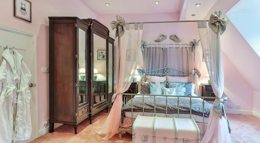 Photo of Walcot Hall