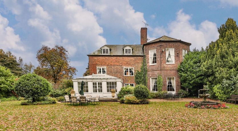 Photo of Walcot Hall