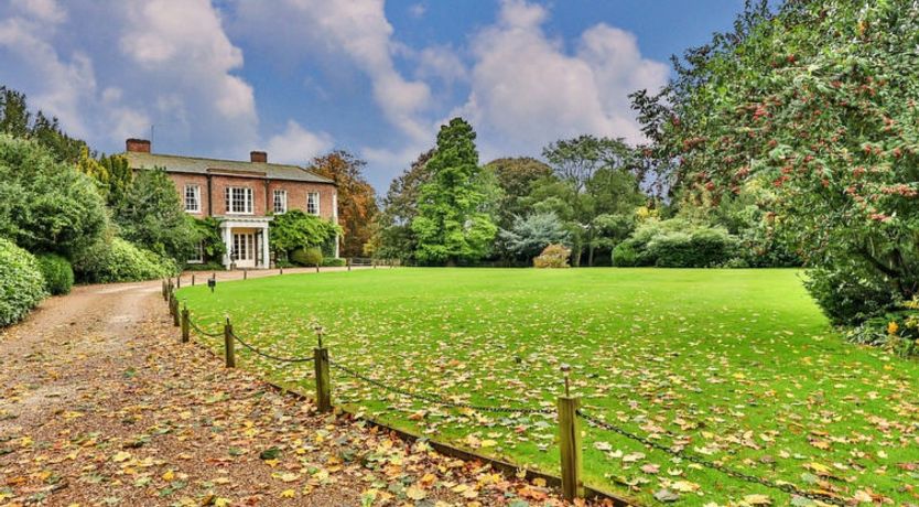 Photo of Walcot Hall