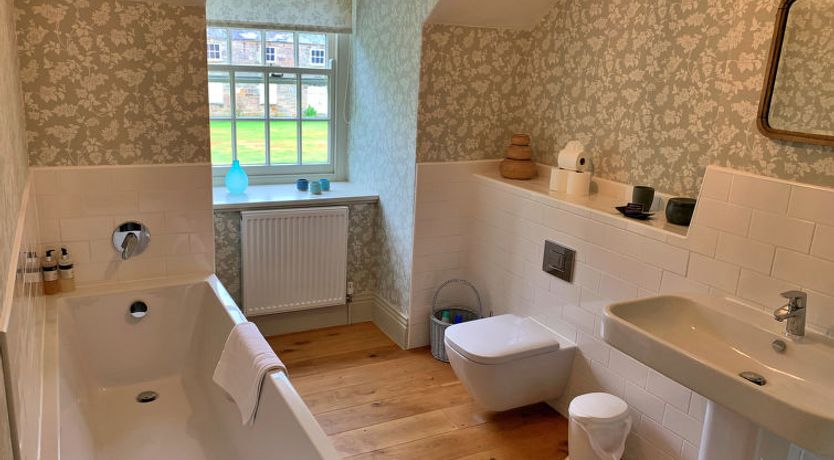 Photo of Ingleby Manor - Courtyard Cottage