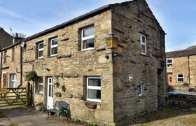 Photo of dales-barn-top