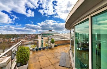 The Penthouse at 611 Westgate Holiday Home