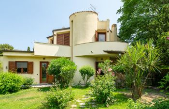 Villa Al Mare Holiday Home