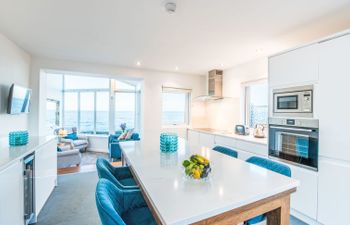 Waters Edge Holiday Home