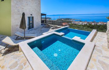 Bellevue Holiday Home