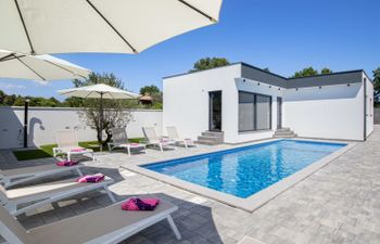 L&L Holiday Home