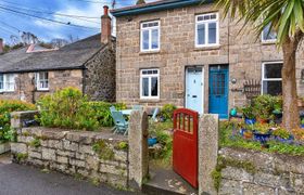 Photo of cosy-mousehole-cottage-with-sea-views