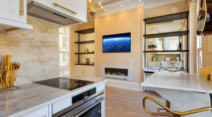 Photo of The Marylebone Marilyn