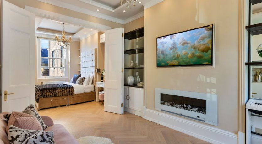 Photo of The Marylebone Marilyn