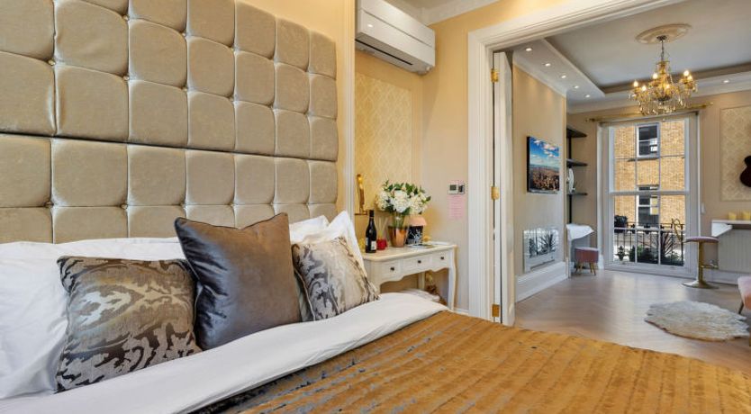 Photo of The Marylebone Marilyn