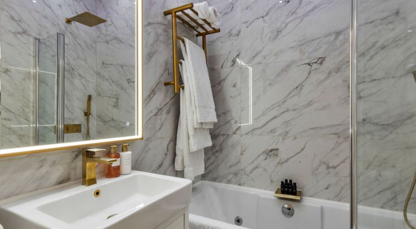 Photo of The Marylebone Marilyn