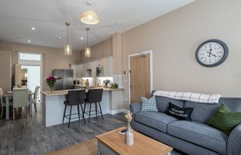Peace Retreats Apartment - Pwllheli Holiday Home