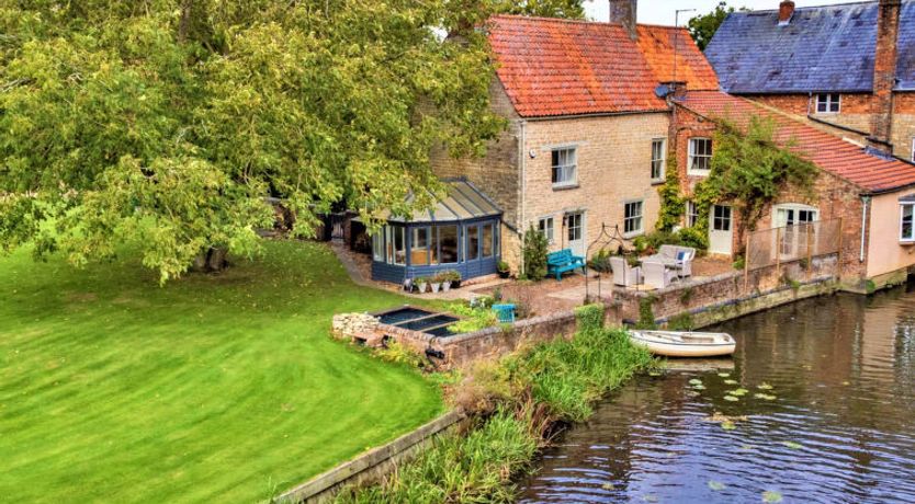 Photo of Islip Mill House - Beautiful Riverside Home