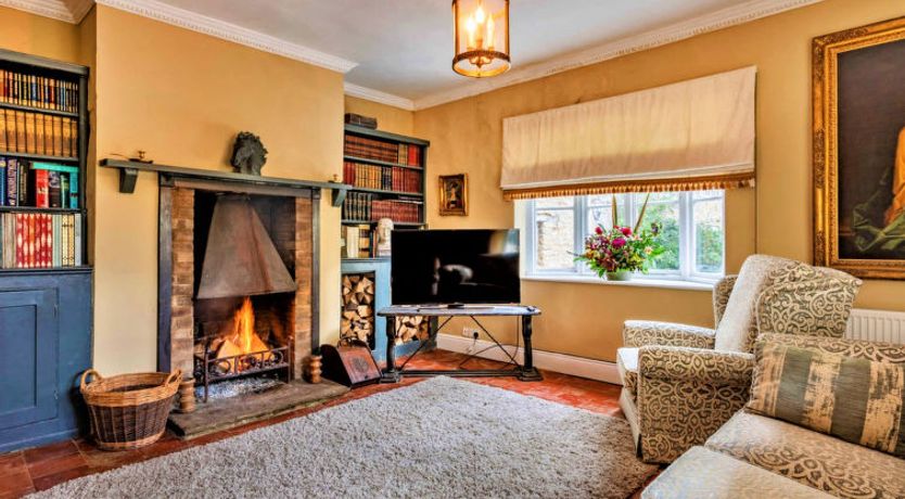 Photo of Islip Mill House - Beautiful Riverside Home