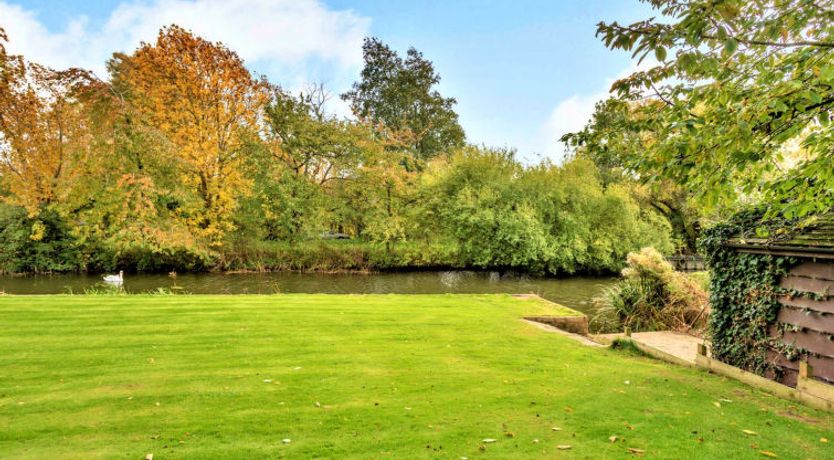 Photo of Islip Mill House - Beautiful Riverside Home