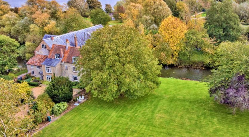 Photo of Islip Mill House - Beautiful Riverside Home