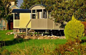 'Elen' Gypsy Hut Holiday Home