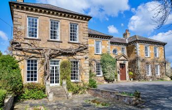Sutton Hall Apt Holiday Home