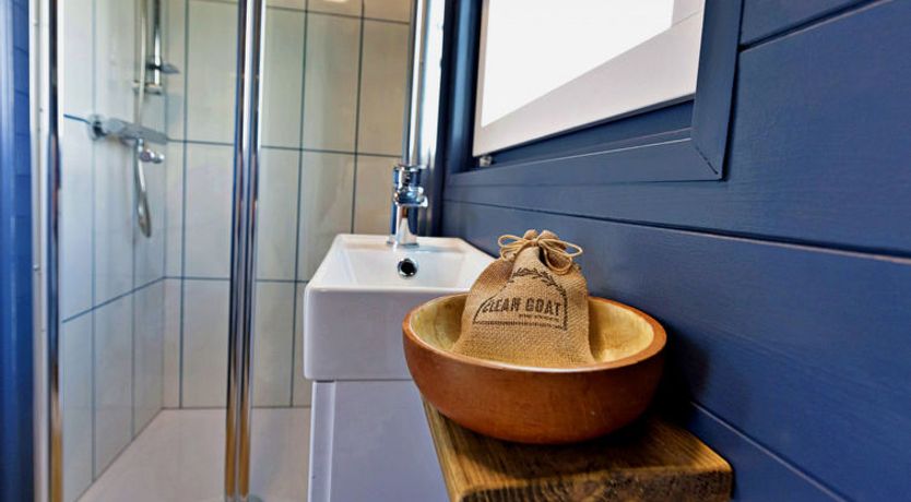 Photo of 'Susanna' Poachers Hut