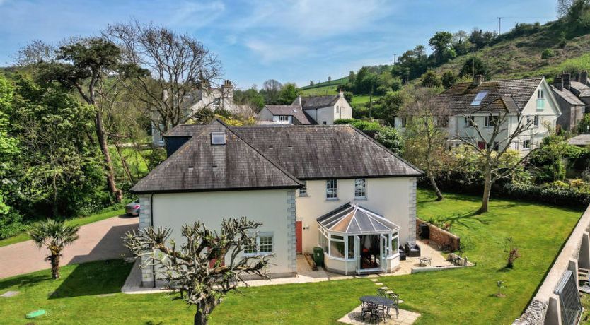 Photo of Nicely Tucked Away Cottage