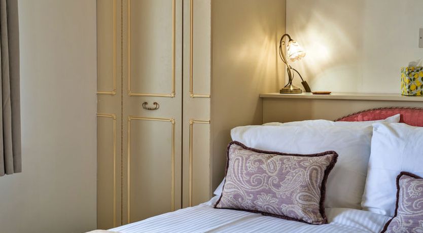 Photo of Gratton House