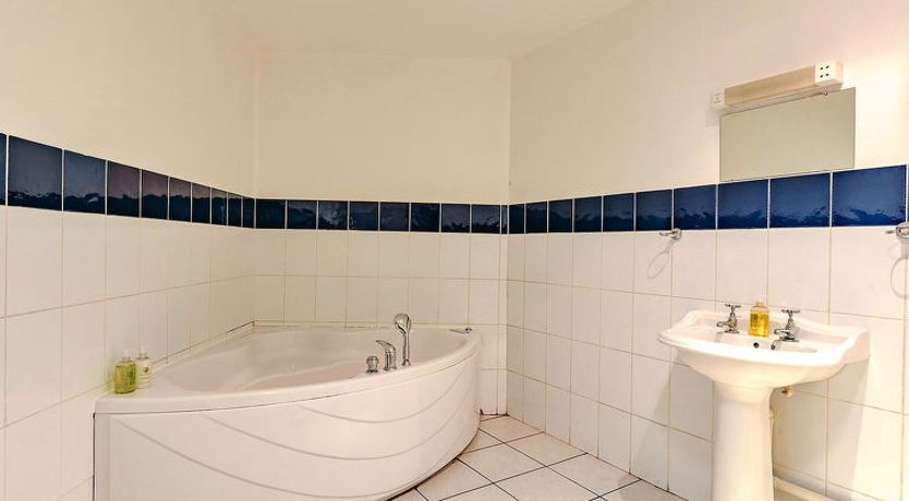 Photo of Netley Hall - Honeysuckle