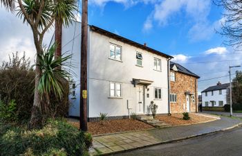 Teylu Holiday Home