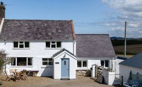 Photo of Bryn Du