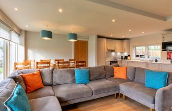 Oak Cottage Holiday Home