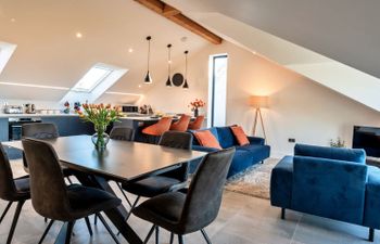 Scilla Holiday Home