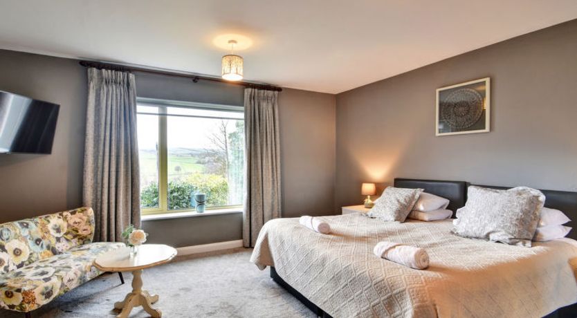 Photo of Heather Lea