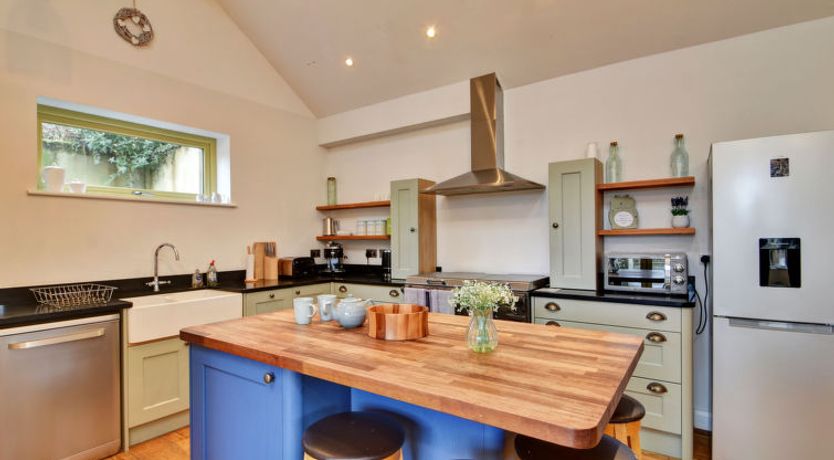 Photo of Heather Lea