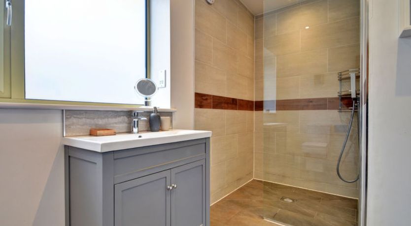 Photo of Heather Lea