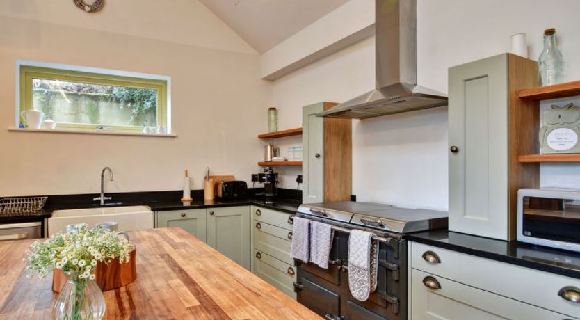 Photo of Heather Lea