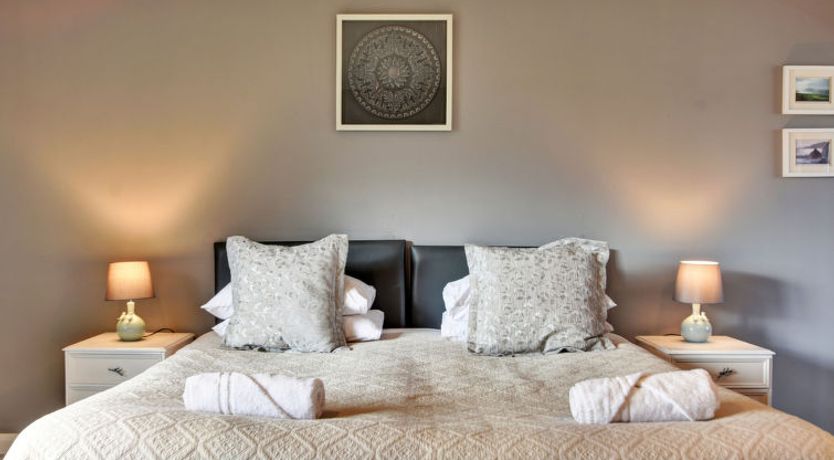 Photo of Heather Lea