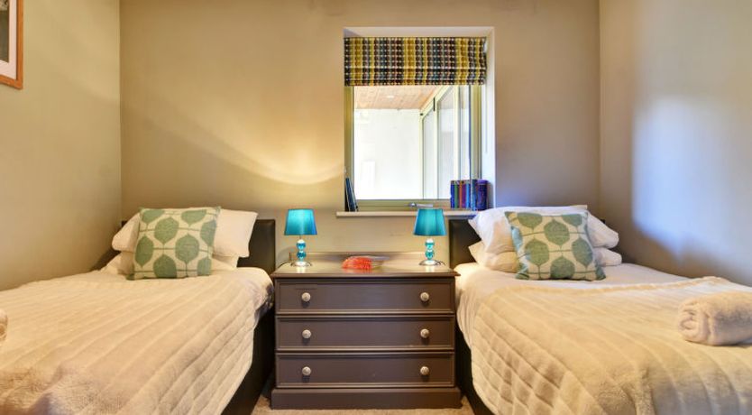 Photo of Heather Lea