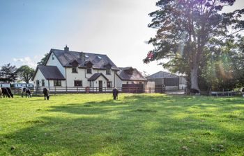 Groes Faen Bach Farmhouse Holiday Home