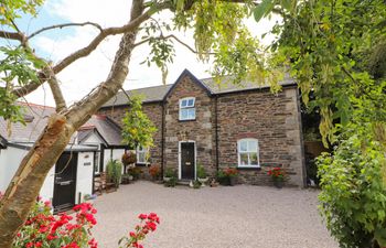 Pen Y Bont Holiday Home